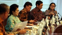 Sejumlah menteri hadir.