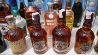 Miras ilegal yang dimusnahkan sebanyak 2.245 botol.