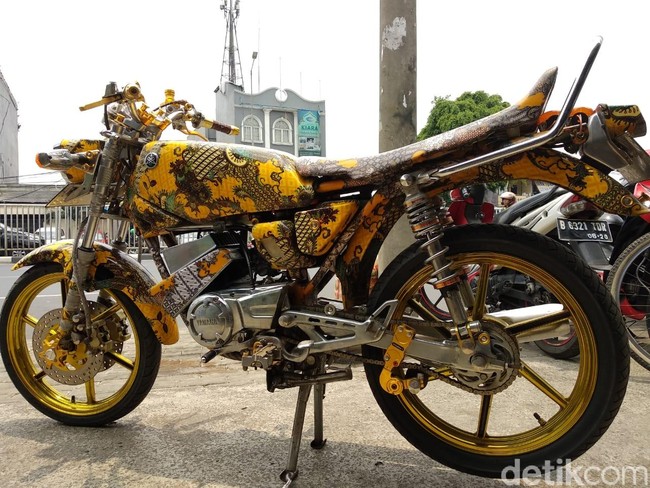 Melestarikan Budaya Batik Lewat Modifikasi Motor