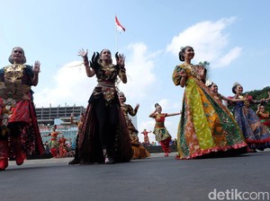 Melihat Meriahnya Warna-warni Karnaval Batik Banyumas