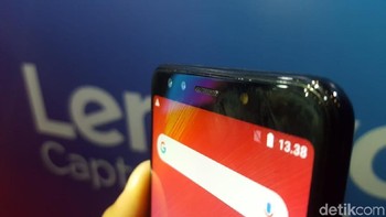 Penampakan bagian depan atas di mana belum ada notch seperti tren ponsel zaman sekarang. Foto: Imron Rosyadi/detikinet