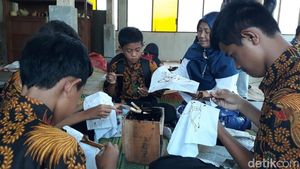 Membatik di Borobudur, Ini Pesan UNESCO Untuk Anak Muda
