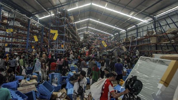 Sebagian Lampu Jalan Kota Palu Mulai Menyala