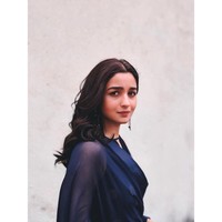 Alia membuat debut pertamanya di industri perfilman sebagai artis cilik di film Sangharsh pada 1999. Foto: Instagram @aliaabhatt