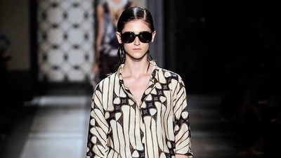 Foto: Keindahan Batik Eksis di Produk 5 Brand Internasional Ini