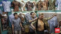 Rayakan Hari Batik, Sandi Kenakan Baju Pemberian Prabowo