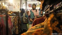 Warga yang datang disana sangat antusias.
