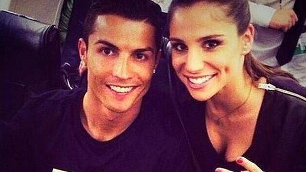 Deretan Cewek-cewek Seksi di Sekeliling Cristiano Ronaldo