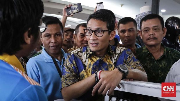 Cawapres nomor urut 2 Sandiaga Salahuddin Uno, di Thamrin City, Jakarta, 2 Oktober.