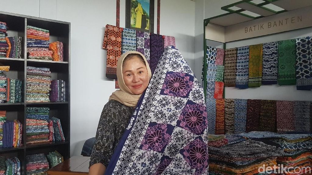 Hari Batik, Kamu Sudah Kenal Guru Batik Nasional yang Dinobatkan Jokowi Ini? Hari Batik, Kamu Sudah Kenal Guru Batik Nasional yang Dinobatkan Jokowi Ini?