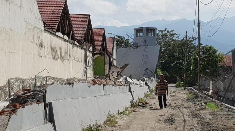Kemenkumham Bentuk Tim Buru Napi di Sulteng yang Kabur Kemenkumham Bentuk Tim Buru Napi di Sulteng yang Kabur