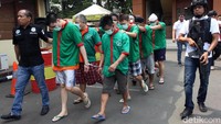 Para tersangka dihadirkan dalam rilis di Mapolres Jakarta Barat.