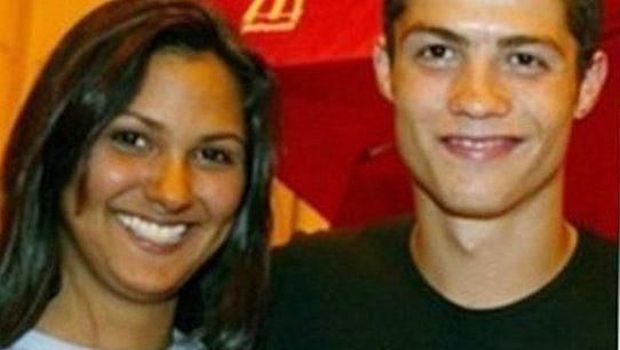Deretan Cewek-cewek Seksi di Sekeliling Cristiano Ronaldo