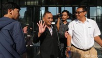 Demi mendalami kasus Tulungagung, KPK memeriksa sejumlah pejabat Pemkab Tulungagung.
