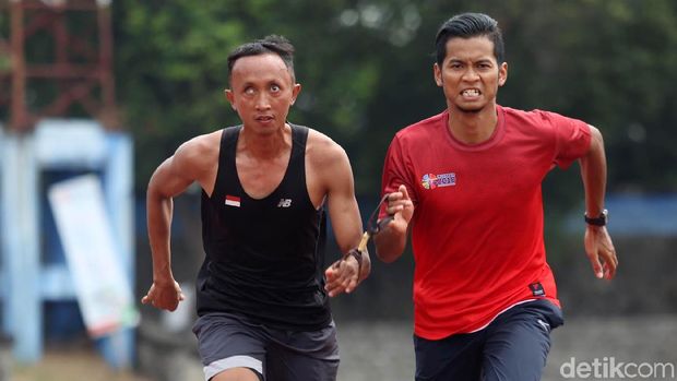Abdul Halim berlatih saat berlatih di Stadion Sriwedari Solo. 