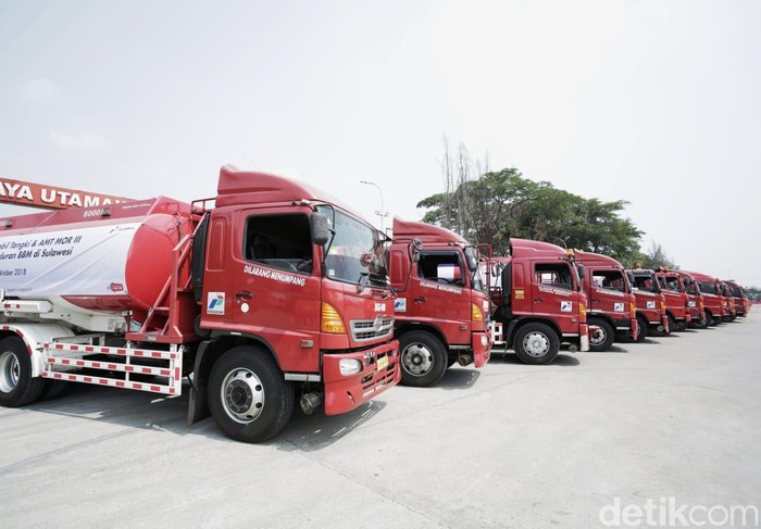 Truk tangki BBM Pertamina