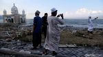 Penampakan Masjid Apung Usai Diterjang Gempa dan Tsunami