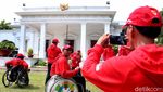 Momen Saat Atlet Asian Para Games Selfie di Istana