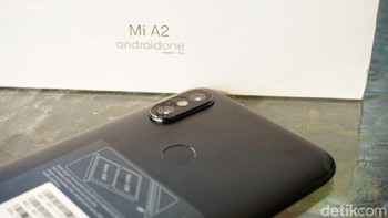 Sejumlah perubahan besar dilakukan oleh Xiaomi di Mi A2. Perubahan itu bisa dilihat dari chipset, kamera depan, kamera belakang, sampai layar. Foto: detikINET/Agus Tri Haryanto