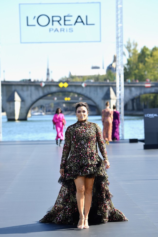 Eva yang baru saja melahirkan putranya dengan Jose Baston, di bulan Juni lalu, kini tengah disibukkan dengan produksi Tv show miliknya. Dia menjadi executive producer untuk acara tv terbaru bernama Grand Hotel. Foto: Dok. Getty Images