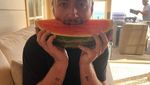 Iris Bawang hingga Ngemil Semangka, Ini Aksi Keren si Foodie Sam Smith