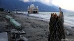 Penampakan Masjid Apung Usai Diterjang Gempa dan Tsunami