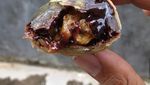 Sore Ini Paling Enak Makan Piscok Lumer Berlimpah Cokelat