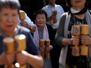 Warga Jepang Berusia 100 Tahun Tembus 100 Ribu Orang