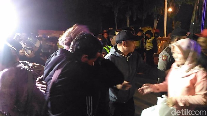 Listrik Padam Imbas Gempa di Garut Sudah Pulih 100% Listrik Padam Imbas Gempa di Garut Sudah Pulih 100%