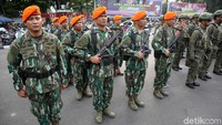 Sementara TNI akan mengirimkan 4 ribu prajuritnya untuk membantu mengamankan ajang tersebut.
