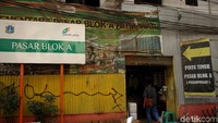 Para pedagang terkatung-katung di tempat penampungan di Jalan Sambas tersebut dan kehilangan para pembeli.
