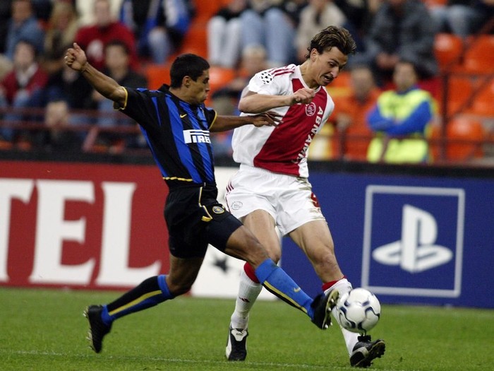MILAN - SEPTEMBER 25:  Zlatan Ibrahimovic (Left) of Ajax is tackled by Ivan Cordoba of Inter Milan during the UEFA Champions League Group D match between Inter Milan and Ajax on September 25, 2002 played at the Giuseppe Meazza Stadium in Milan, Italy. Inter Milan won the match 1-0. (Photo by Alex Livesey/Getty Images)
