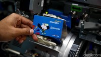 E-money edisi terbatas ini akan dapat diperoleh di booth Bank Mandiri yang ditempatkan di venue Asian Para Games 2018.