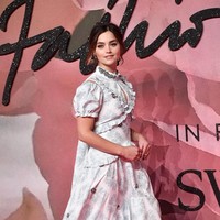 Seperti dilaporkan sumber dari Vanity Fair, saat melihat Jenna berada di acara yang sama, Pangeran Harry tak bisa menutupi sikap kikuknya. Pria 34 tahun itu terlihat salah tingkah.  Foto: Dok. Getty Images