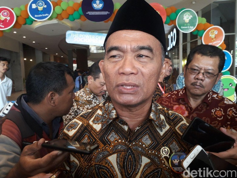 Mendikbud soal Kasus Guru Nelty: Saya Minta Dia Ditindak Tegas Mendikbud soal Kasus Guru Nelty: Saya Minta Dia Ditindak Tegas