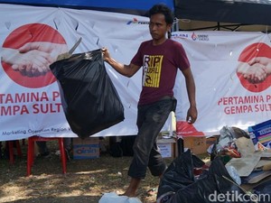 Di Posko Ini, Warga Palu Bisa Tukar Sampah dengan Sembako