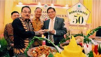 Mensos Agus memang tergabung dalam partai Golkar. Ia terlihat hadir saat perayaan ulang tahun partai berlogo pohon beringin ini. Foto: instagram @agusgumiwangk