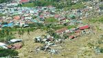 Gaya Susi Tinjau Lokasi Gempa di Palu hingga Sigi