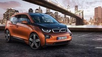 Eits, tidak semuanya mobil yang menggendong mesin motor itu klasik. Karena mobil zaman now juga ada yang menggendong motor listrik lho. Seperti BMW i3 REx. Foto: Pool (autoevolution)