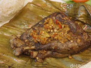 Soerabaja Cafe: Obati Kangen Surabaya dengan Rawon dan Bebek Songkem di Sini