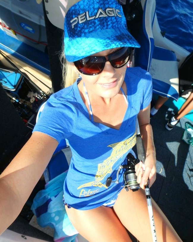 Memiliki tubuh yang indah membuat Brooke dijuluki netizen sebagai pemancing terseksi. Foto: Instagram @hookedonbrooke.online