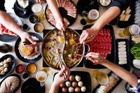 Pemiliknya Berwajah Tampan, Restoran Hot Pot Ini Langsung Viral