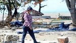 Gaya Susi Tinjau Lokasi Gempa di Palu hingga Sigi