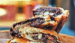 Sore Ini Paling Enak Makan Piscok Lumer Berlimpah Cokelat