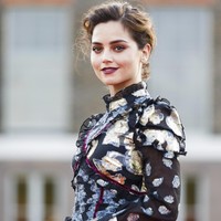 Sebelum bersama Meghan Markle, Pangeran Harry dikenal sebagai sosok flamboyan yang kerap bergonta-ganti kekasih. Satu lagi mantan Pangeran Harry yang terungkap. Dia adalah aktris asal Inggris Jenna Coleman.  Foto: Dok. Getty Images