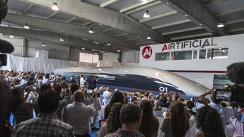 Hyperloop Transportation Technologies (HyperloopTT), secara resmi memperkenalkan kapsul pertamanya untuk moda transportasi masa depan. Foto: HyperloopTT