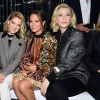 Aktris Cate Blanchett juga tak melewatkan fashion show Louis Vuitton. Busana serba hitam jadi andalannya. (Foto: Getty Images)