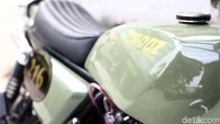 Ban belakang 17 inci, depan 19 inci dan tangki bikin sendiri.