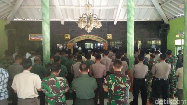 TNI-Polisi Cirebon Gelar Salat Gaib dan Galang Dana untuk Palu
