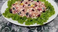 Tak diketahui pasti apa nama sajian yang satu ini. Yang jelas terdapat blueberry, potongan buah mangga hingga agar di atas mienya. Foto: Facebook Andy Pramoedya Soedarsono